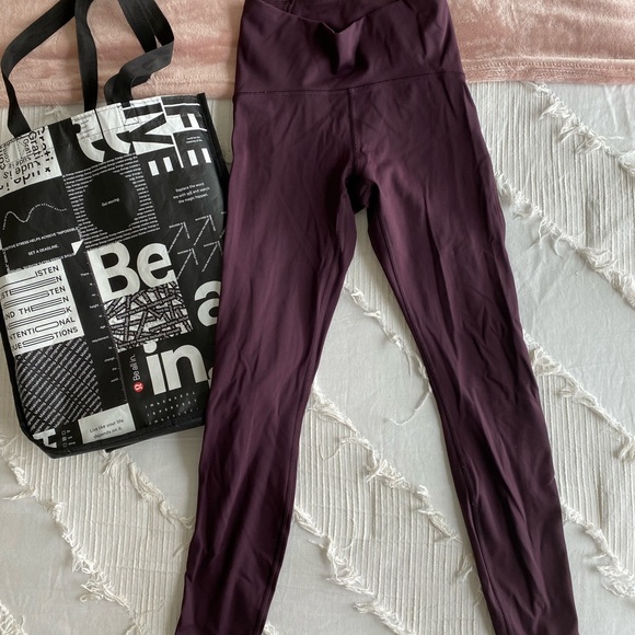 Lululemon high-rise 25” pant - Picture 3 of 7